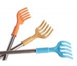 PLASTIC BACK SCRATCHER